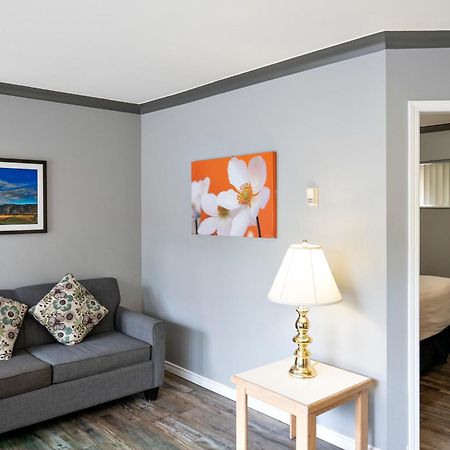 Tiki Shores Inn & Suites Penticton Eksteriør bilde