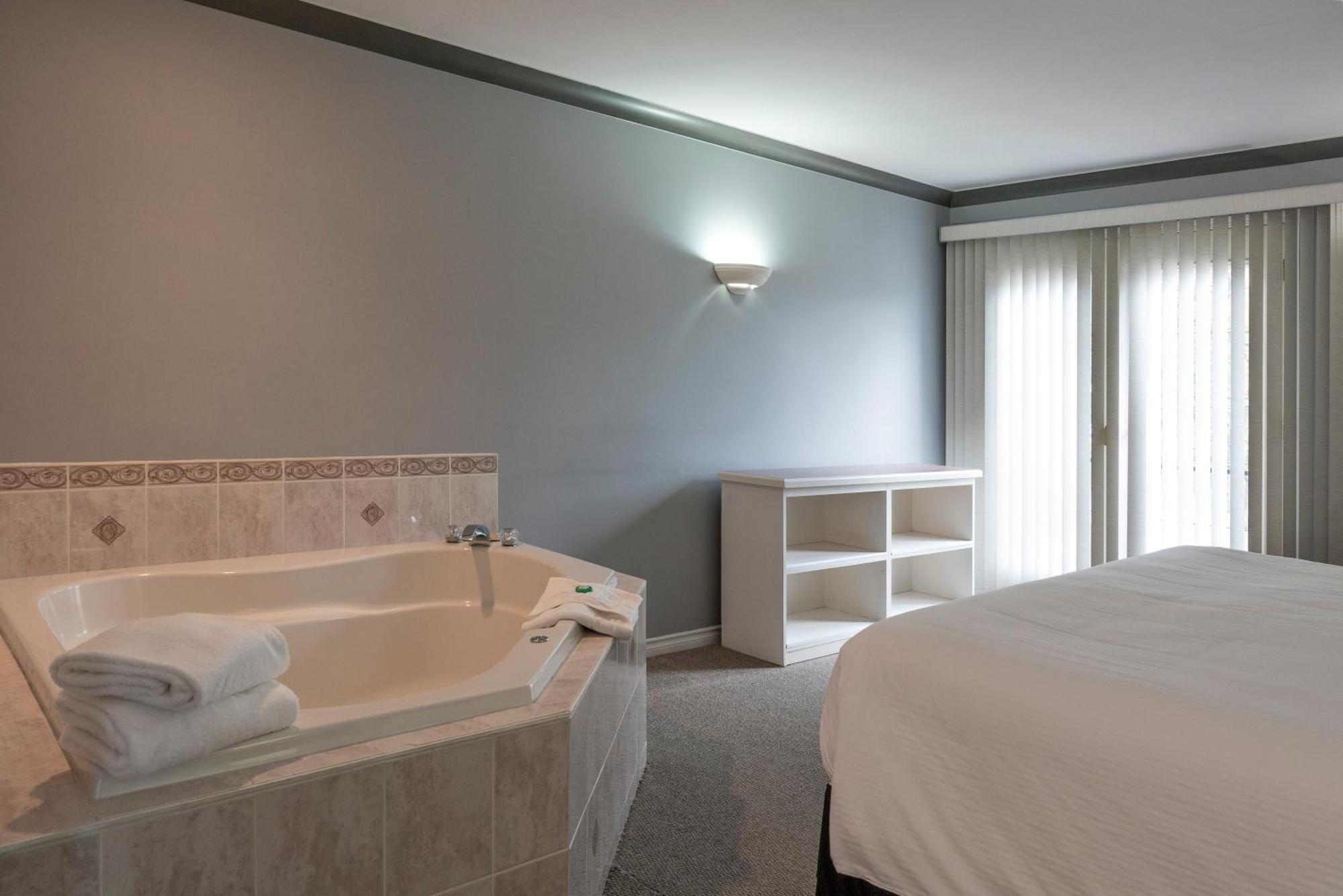 Tiki Shores Inn & Suites Penticton Eksteriør bilde