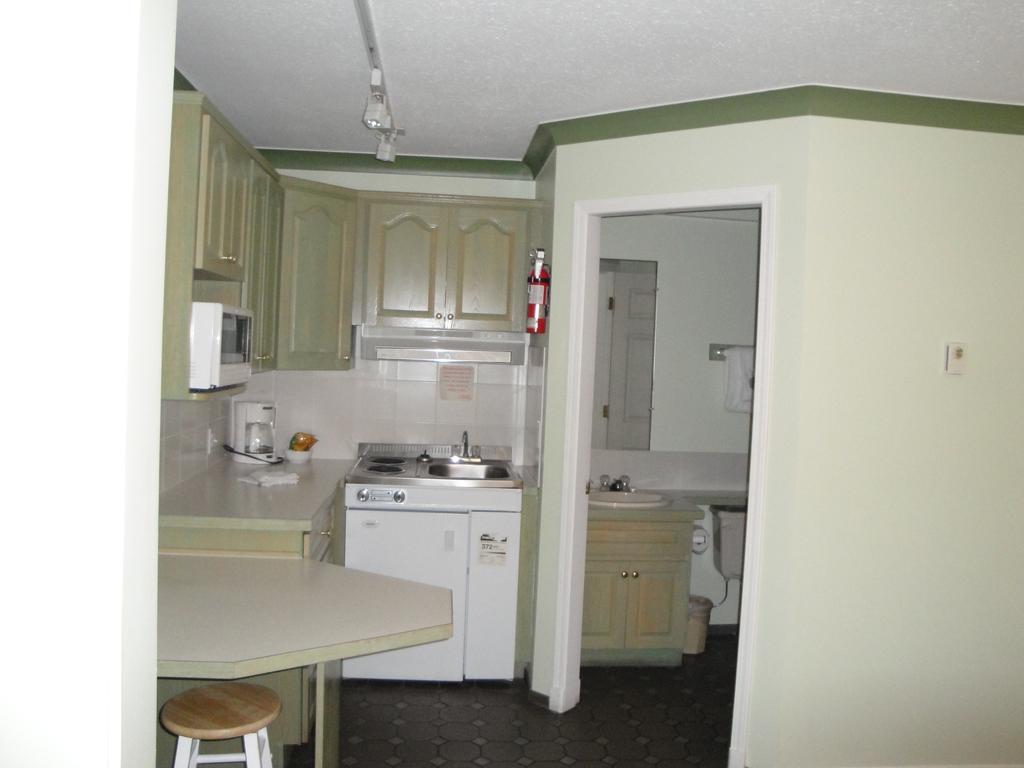 Tiki Shores Inn & Suites Penticton Eksteriør bilde