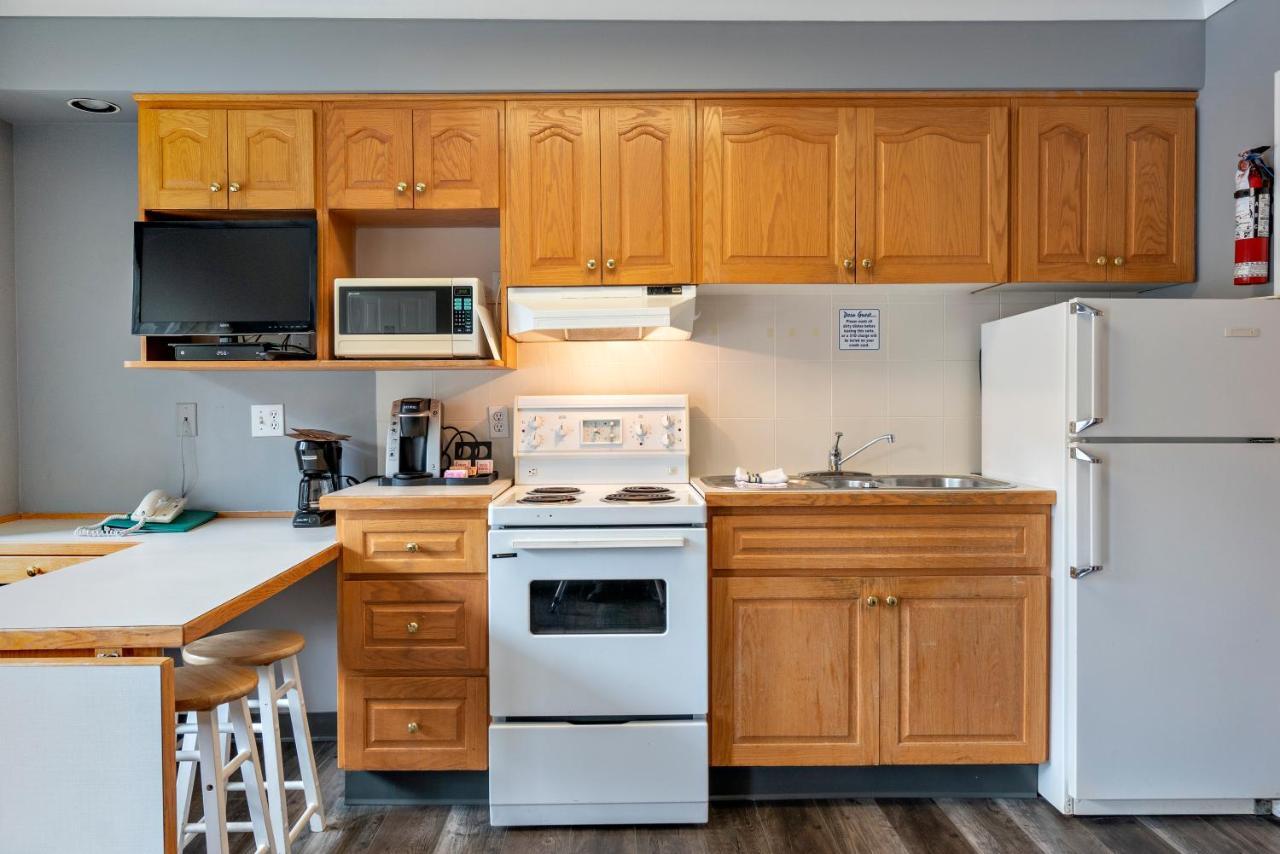 Tiki Shores Inn & Suites Penticton Eksteriør bilde