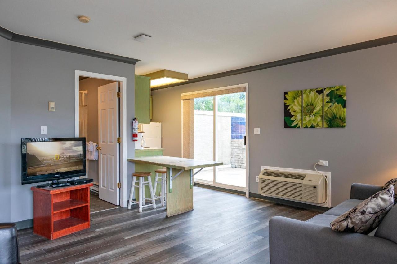 Tiki Shores Inn & Suites Penticton Eksteriør bilde